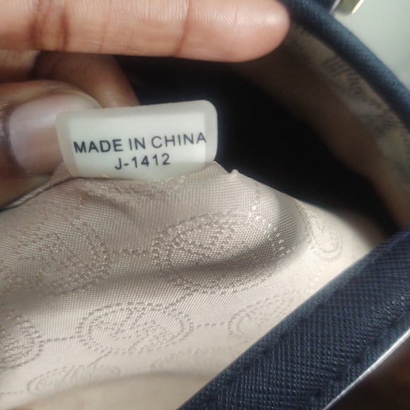 MICHAEL Kors Jet Set Large Snap Pocket
Tote Blue - Picture 4 of 8